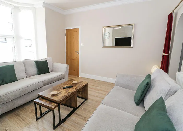 Llandudno 3 Bedroom Holiday Apartment In Town Centre