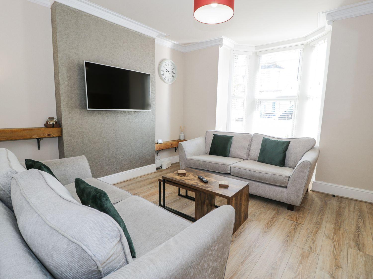 3 Bedroom In Town Centre Апартаменты