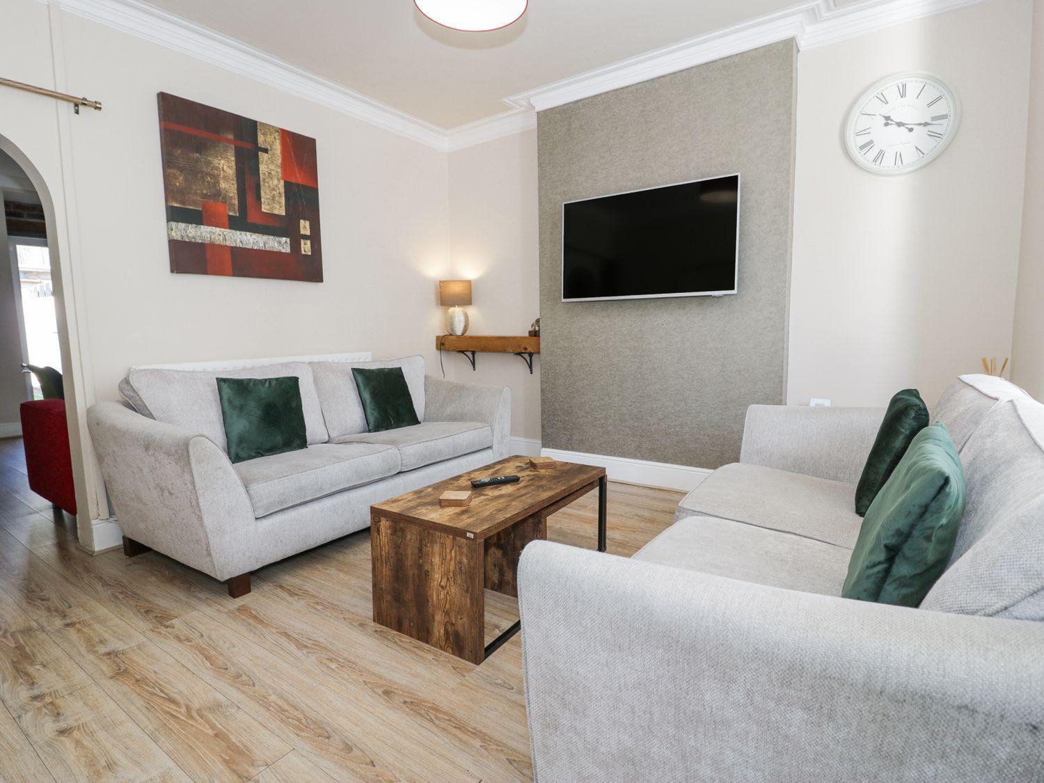 3 Bedroom In Town Centre Апартаменты *