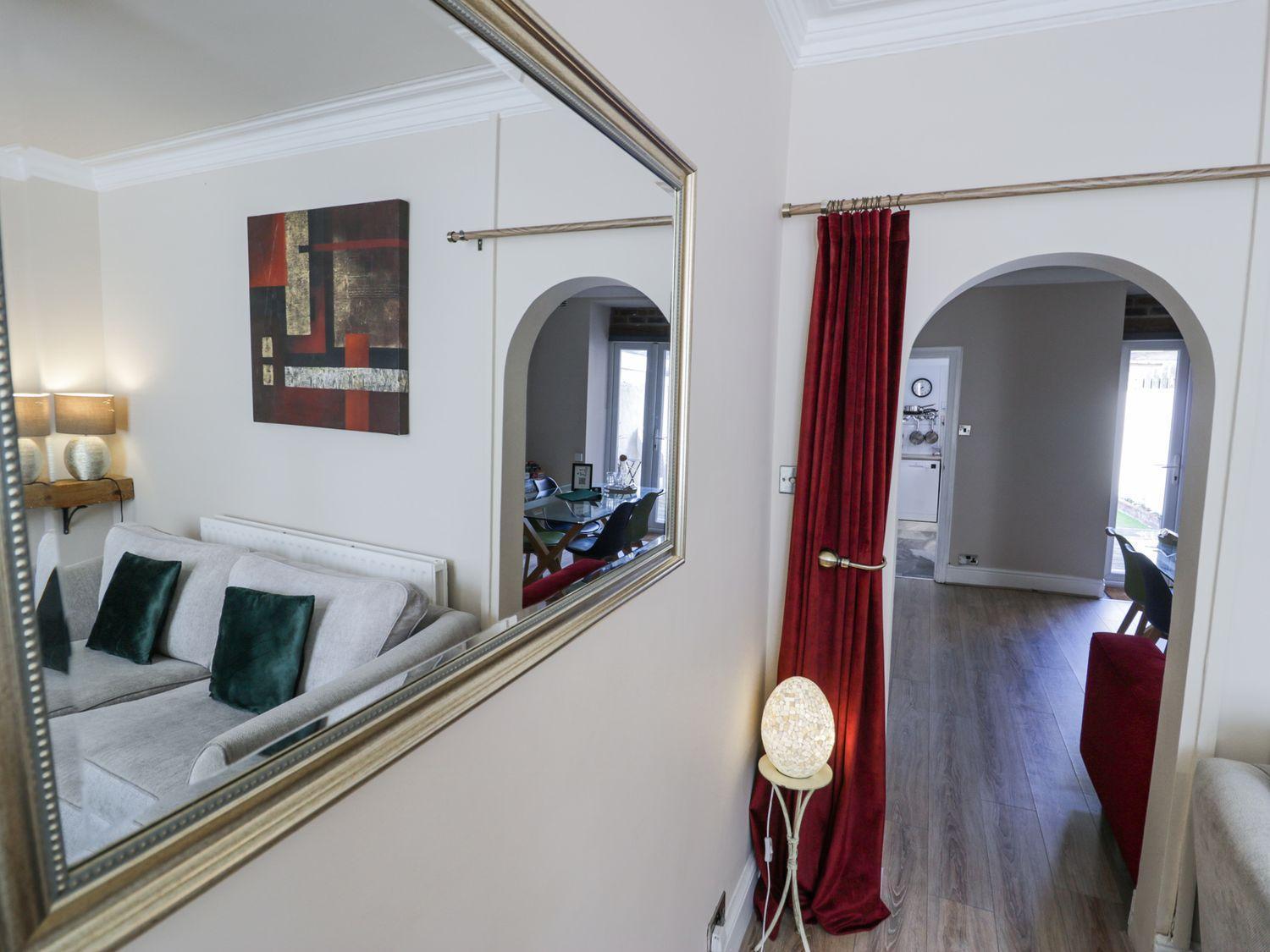 3 Bedroom In Town Centre *